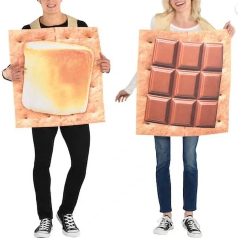 Adult costume s’mores couple